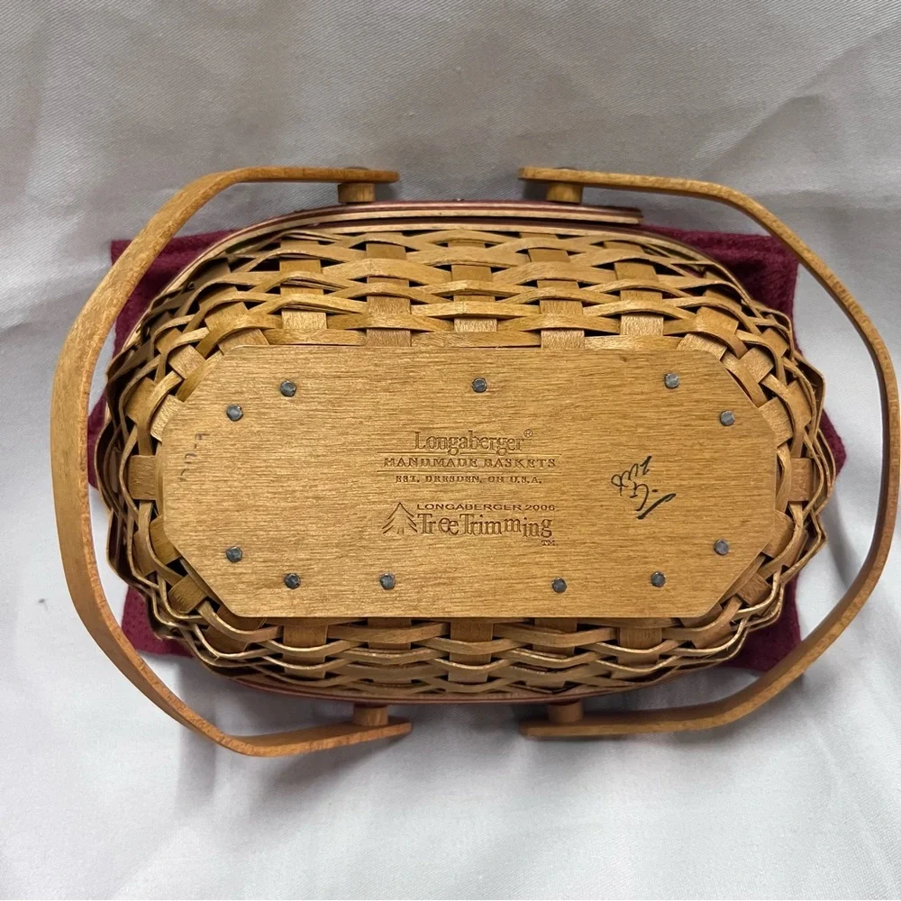 2006 Longaberger Christmas Collection  ~ w/Fabric Liner, Tie On, & Plastic Liner